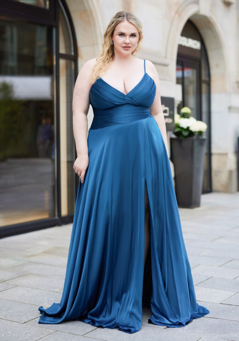 Curvyabendkleider von Indigo-Pearl Berlin - Curvyabendkleider von Indigo-Pearl Berlin